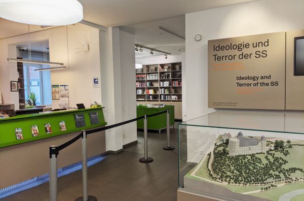 Foyer Erinnerungs- und Gedenkstätte
